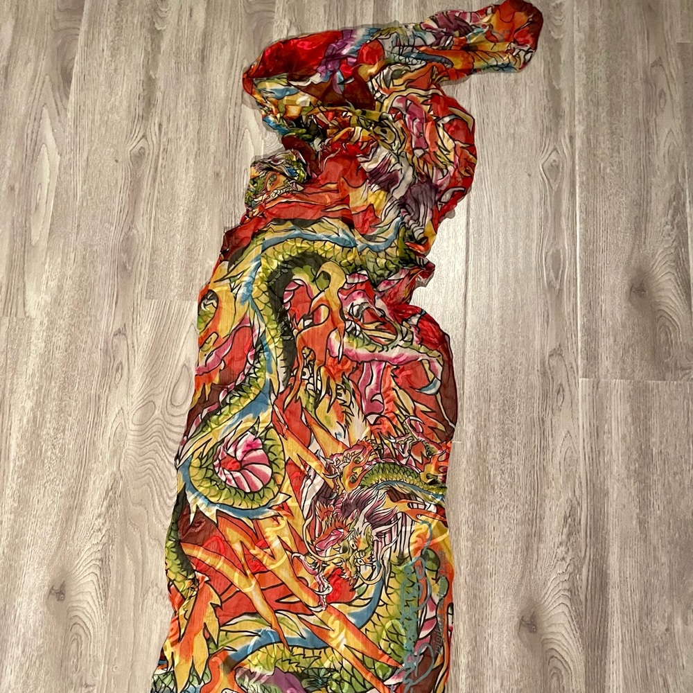 Light flowy edgy scarf